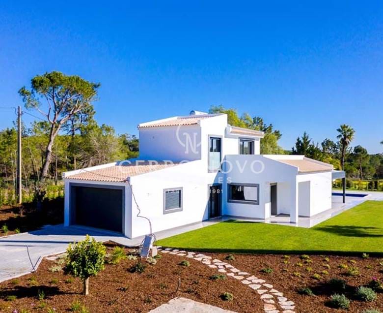 A newly renovated 3-bedroom villa on a large plot well located close to Almancil and Quinta do Lago