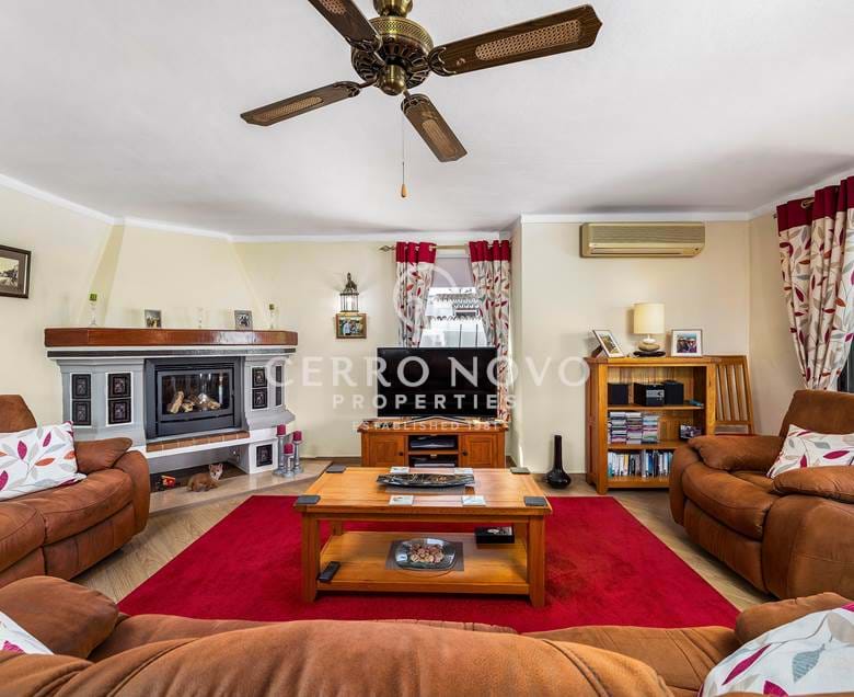 A Spacious, well presented four (3+1)  bedroom home in a great location