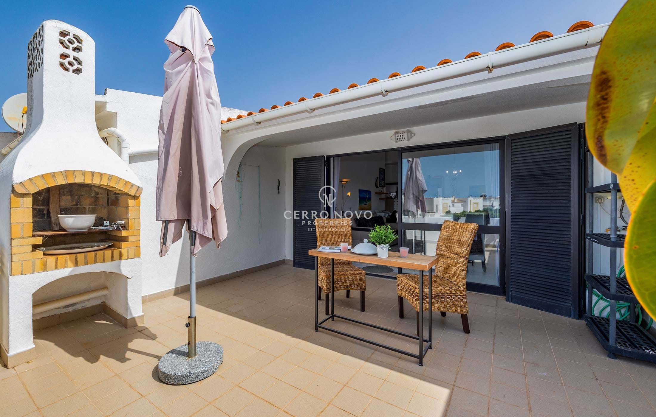 A lovely one bedroom apartment with large terrace and great communal pool & garden