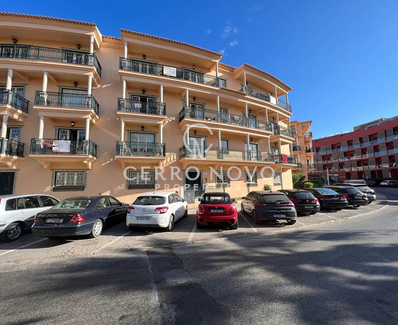 Excellent ground floor apartment with garage space close to the beach