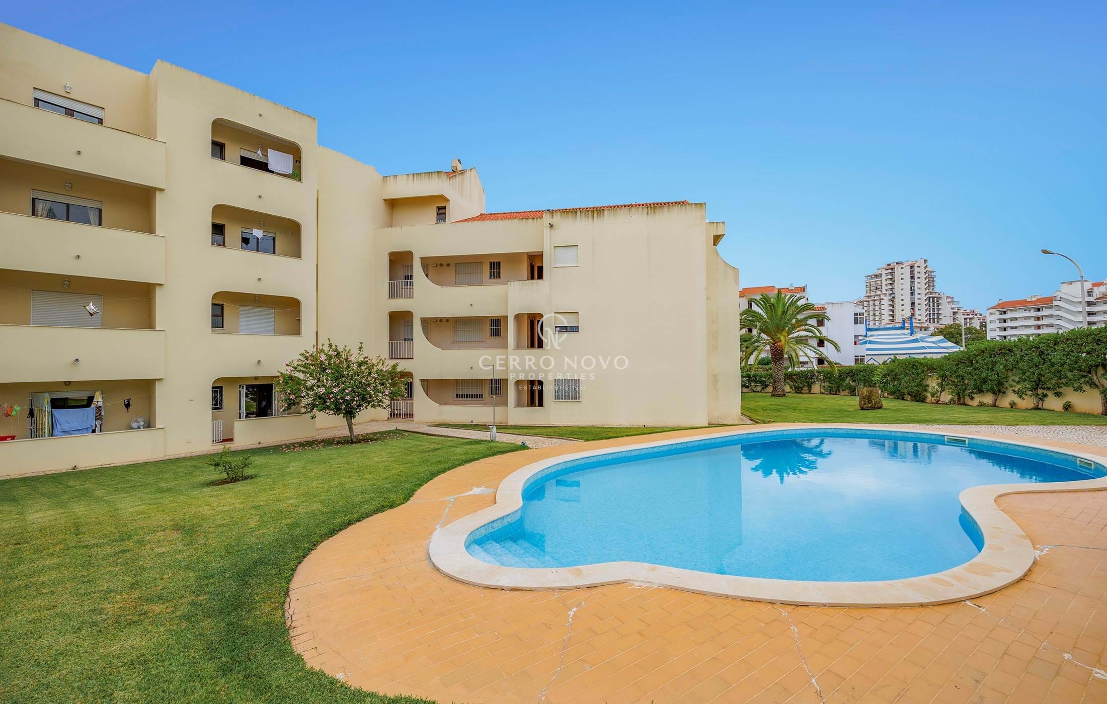 Excellent Apartment in central Albufeira with pool, gardens, and two balconies