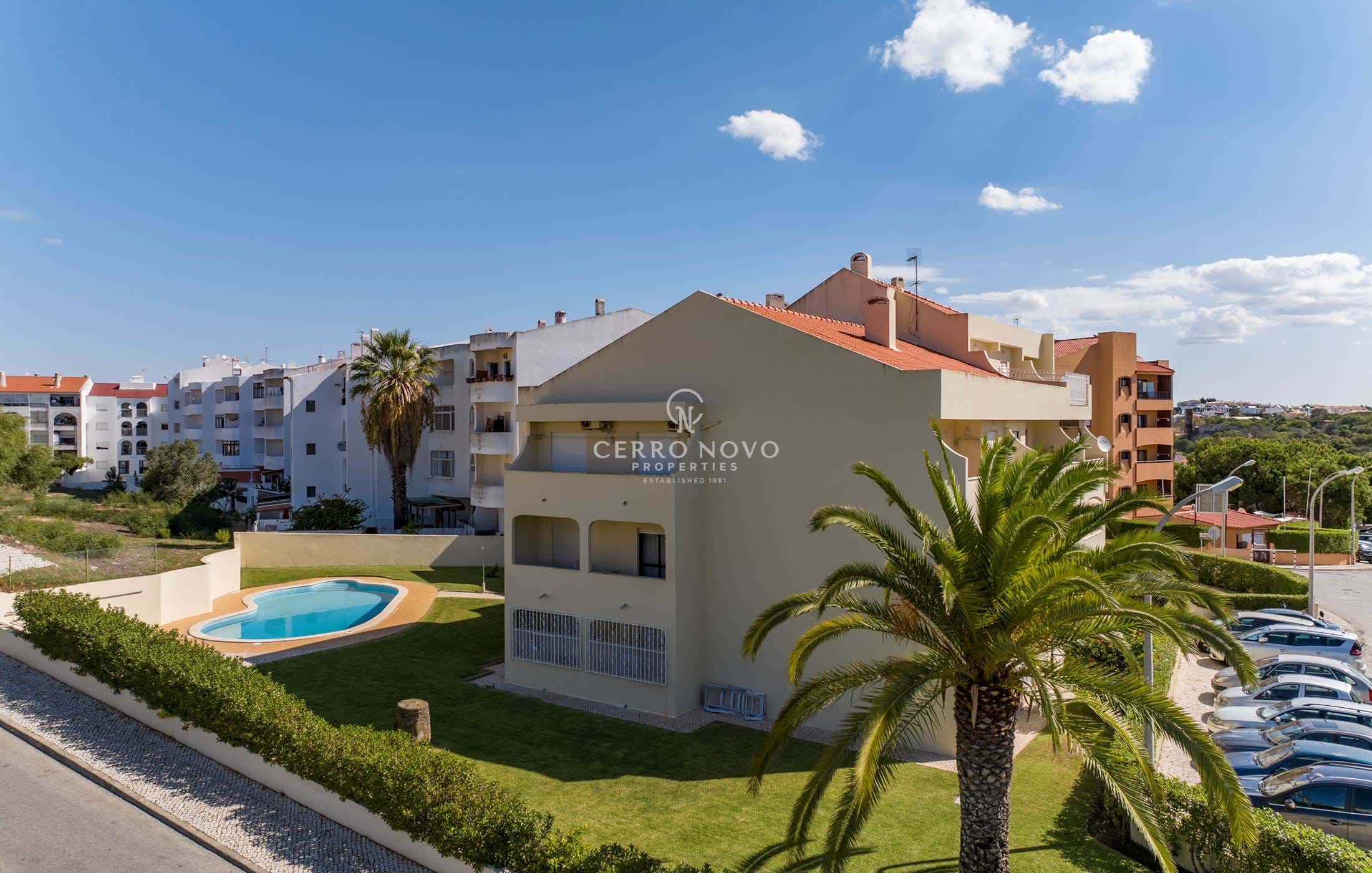  Excellent Apartment in central Albufeira with pool, gardens, and two balconies