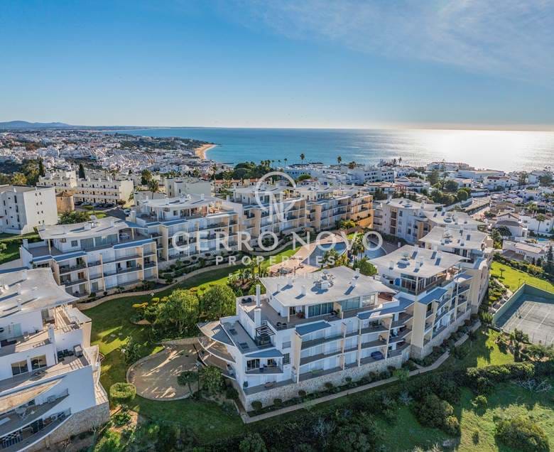 Seaview penthouse close to Albufeira's old town