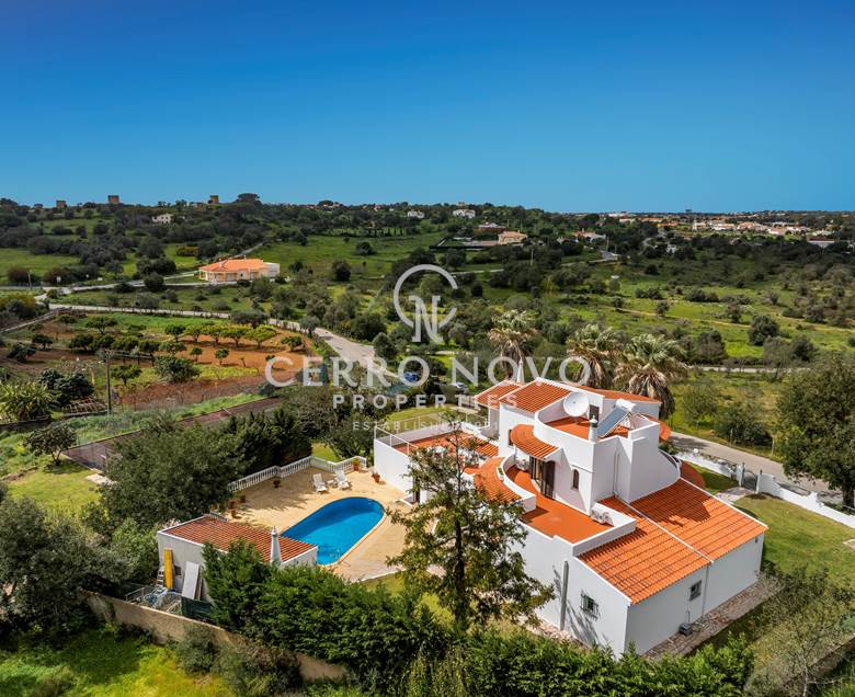 Large villa with private pool and tennis court