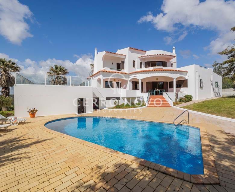 Large villa with private pool and tennis court