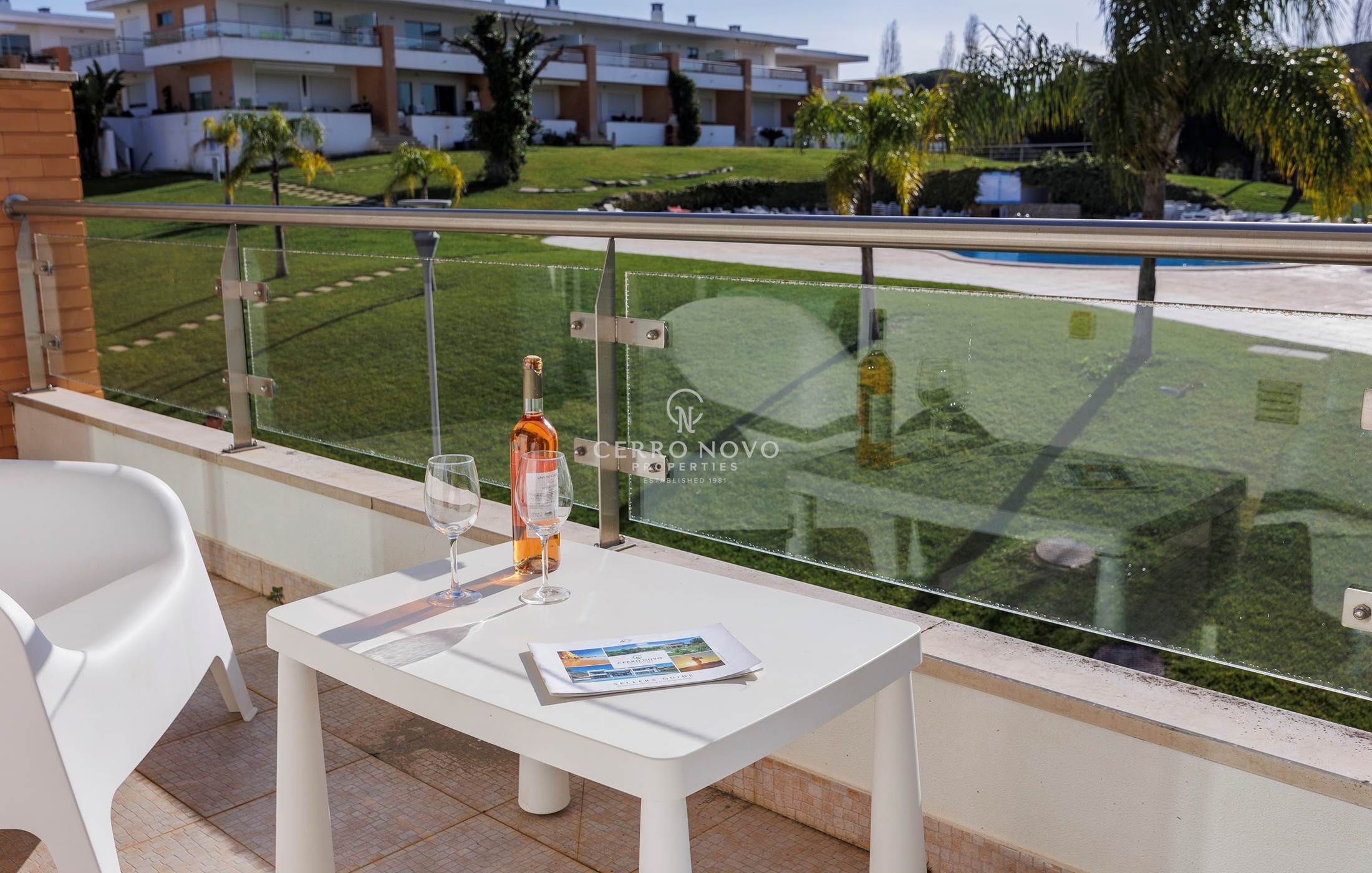 Elégante villa de 2 chambres dans une copropriété avec grand jardin et piscine