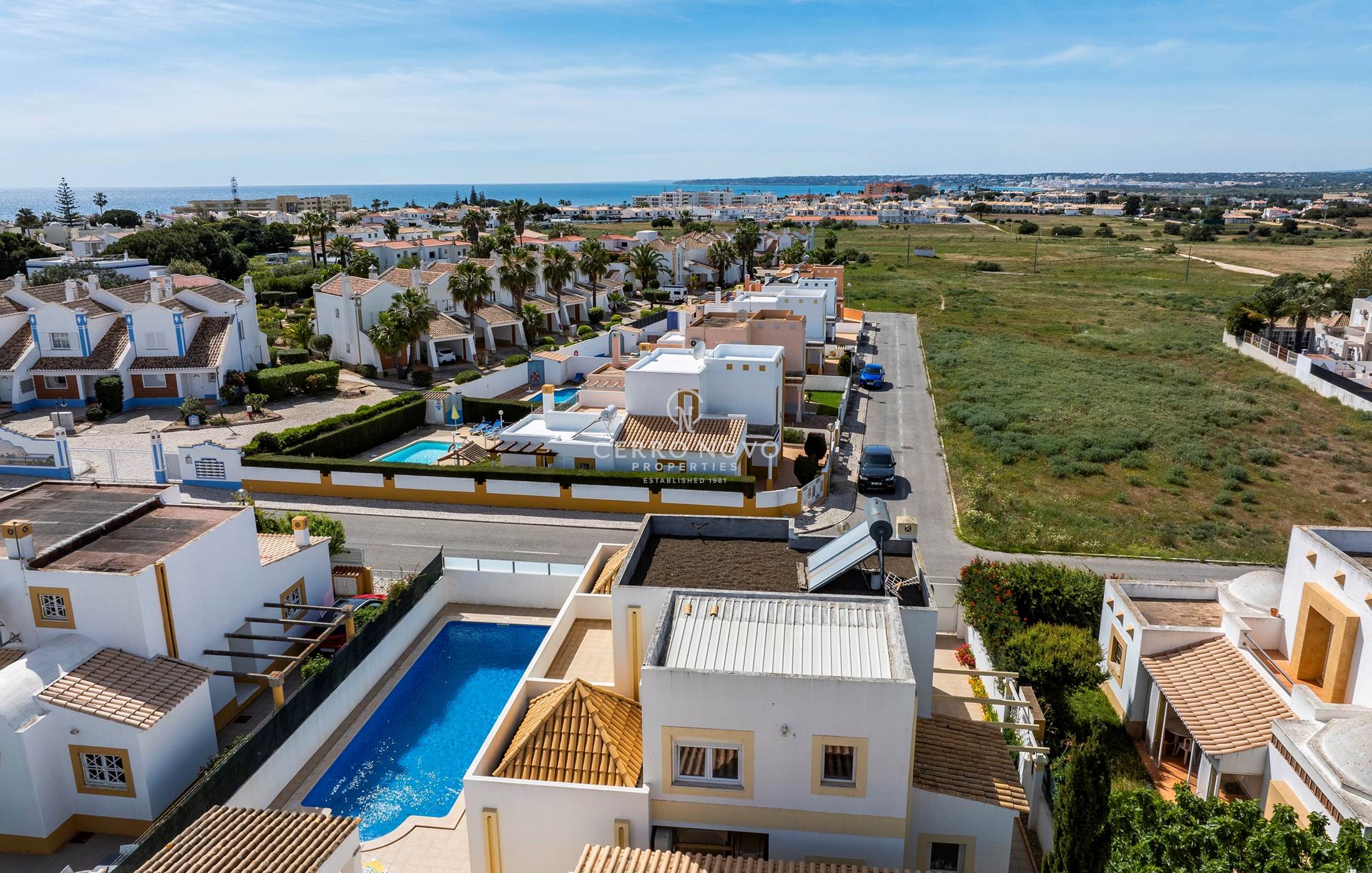 Charming three-bedroom villa with pool near the beach