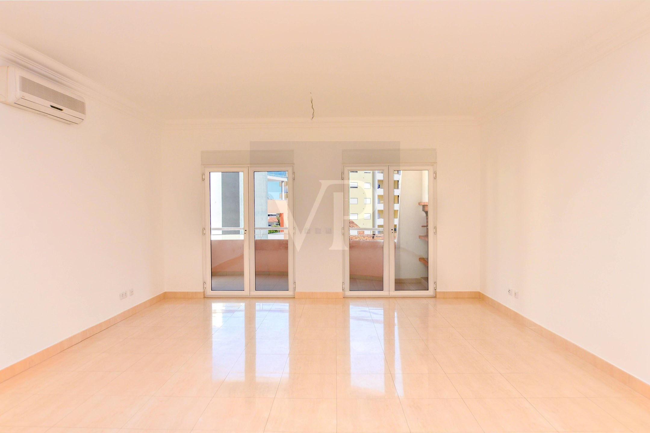 Fantastic 3 bedroom apartment, with two parking spaces and storage