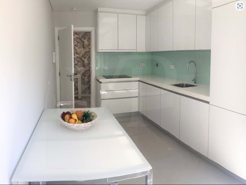 2-Zimmer-Wohnung, in der Serra de Carnaxide, eingefügt in der Urbanisation Casas do Lago - Venteira / Amadora