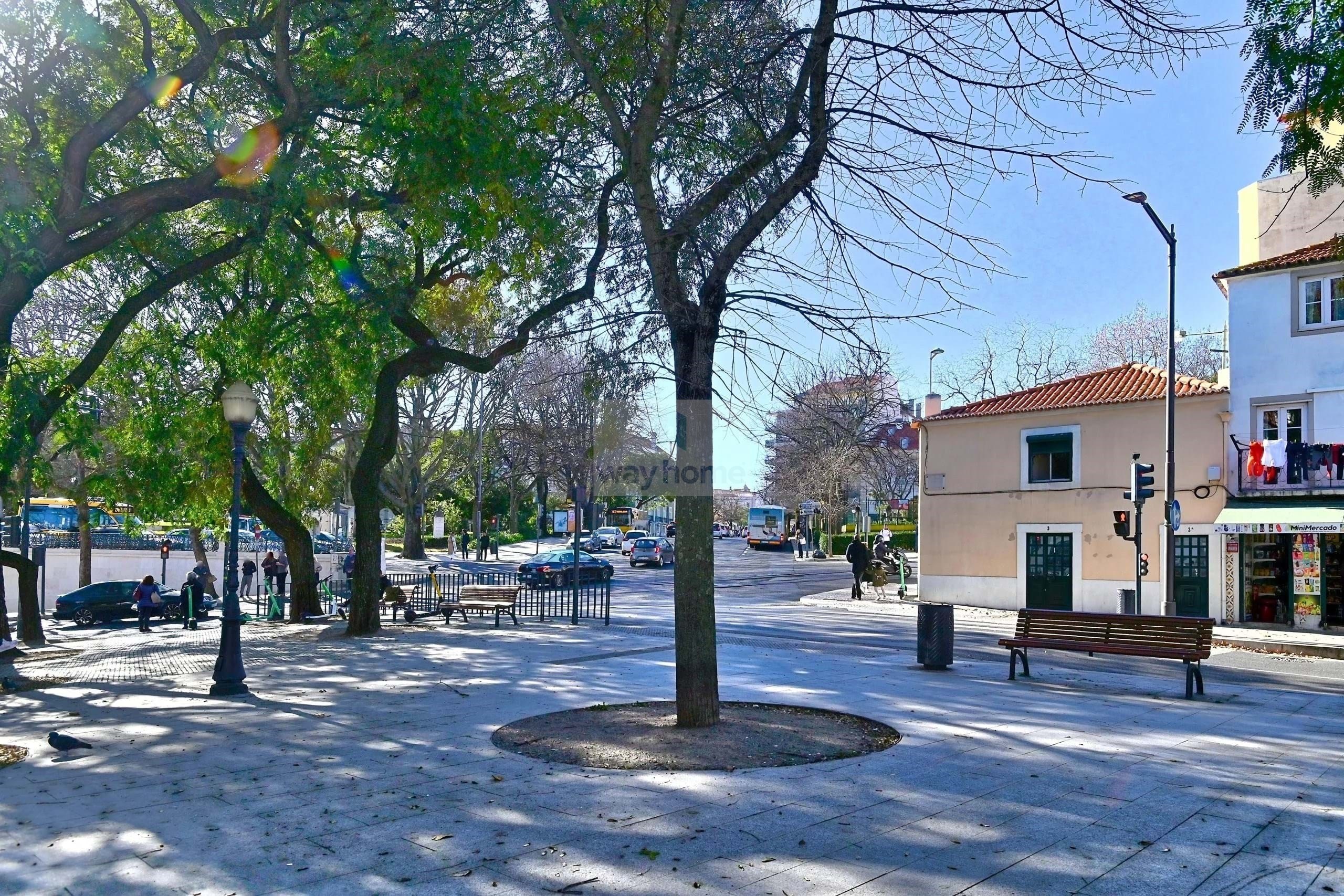 Venda - Lisboa - Arroios - Imóvel Comercial | Potencial para alterar para habitação | Localização Premium | Campo Mártires da Pátria