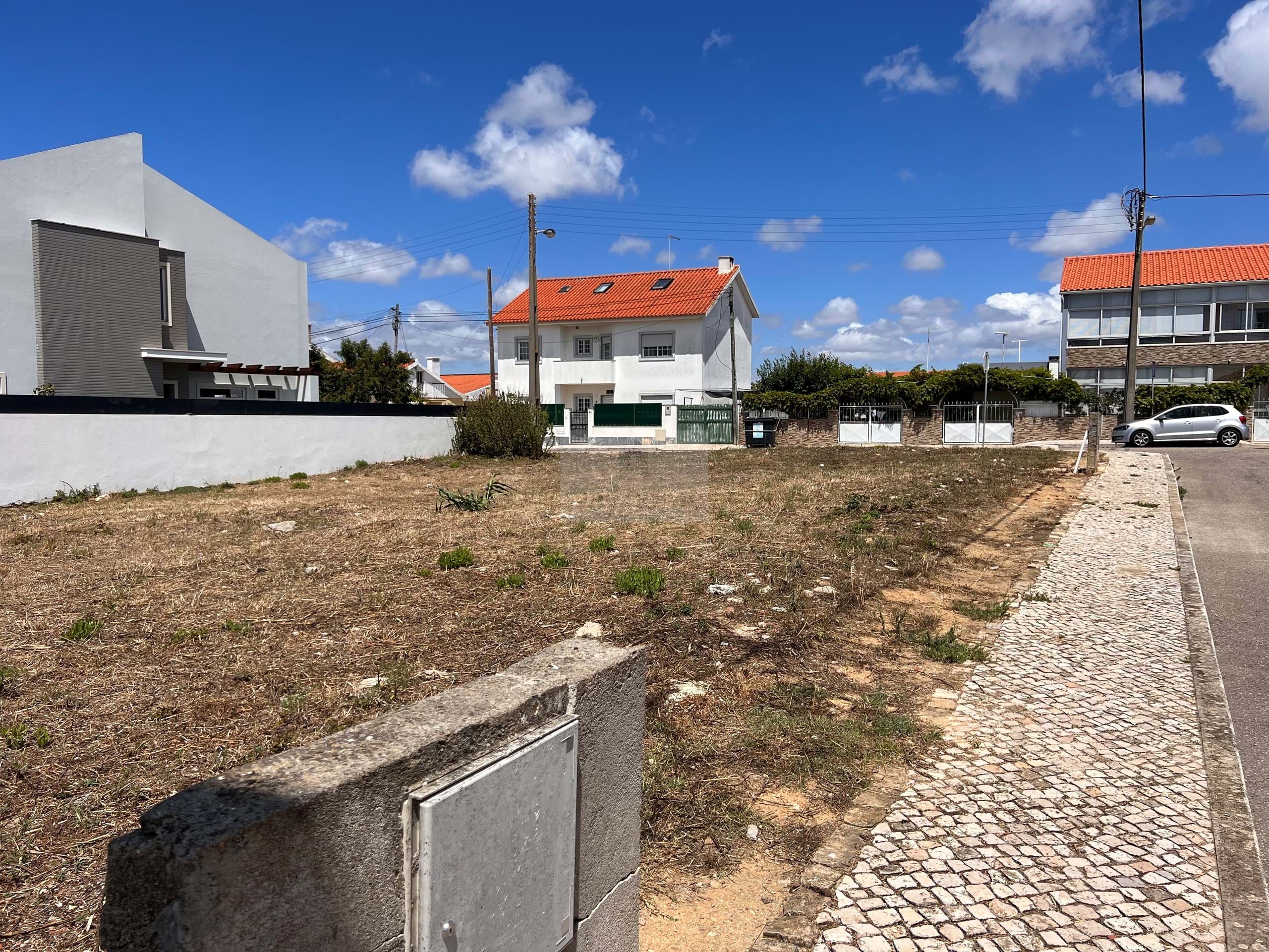 Venda - Cascais - São Domingos de Rana - Terreno Urbano | Gaveto | 299 m2 | Construção de moradia | Alto da Portela | Tires