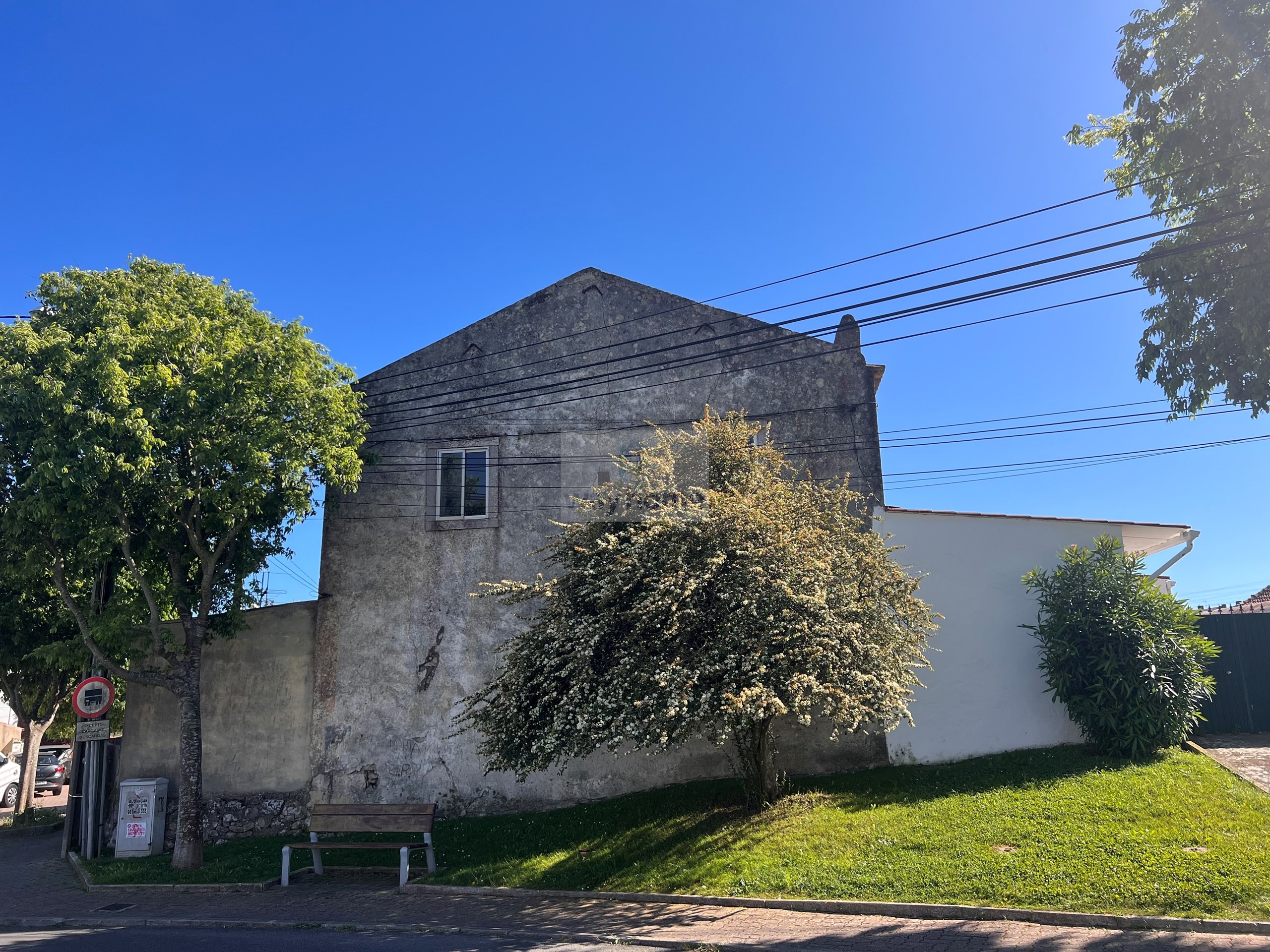 Venda - Oeiras - Porto Salvo - Apartamento T2 para remodelação total | Leião | Porto Salvo