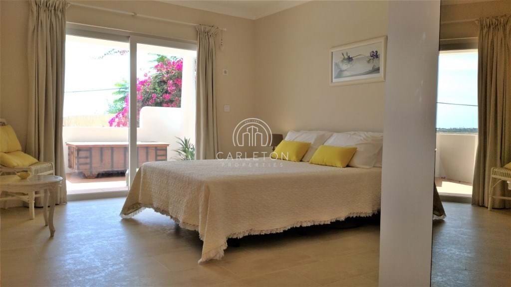 Fabulous 5 bedroom villa with heated pool near Alcantarilha