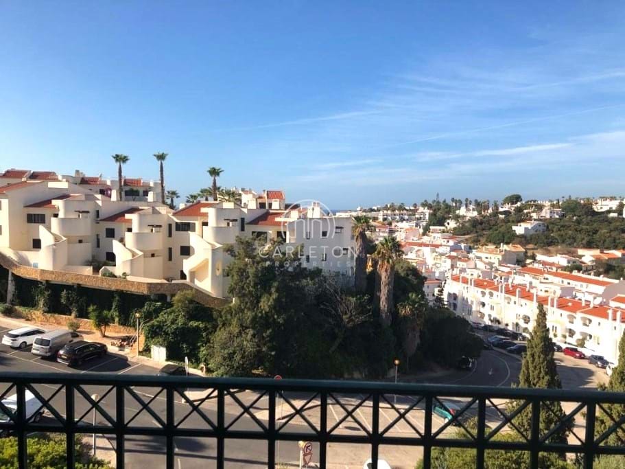 Well-Appointed spacious 1 bedroom apartment with fantastic views towards the Village of Carvoeiro
