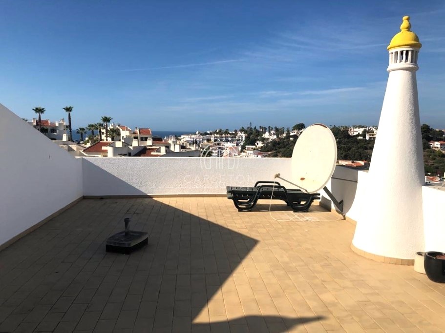 Well-Appointed spacious 1 bedroom apartment with fantastic views towards the Village of Carvoeiro
