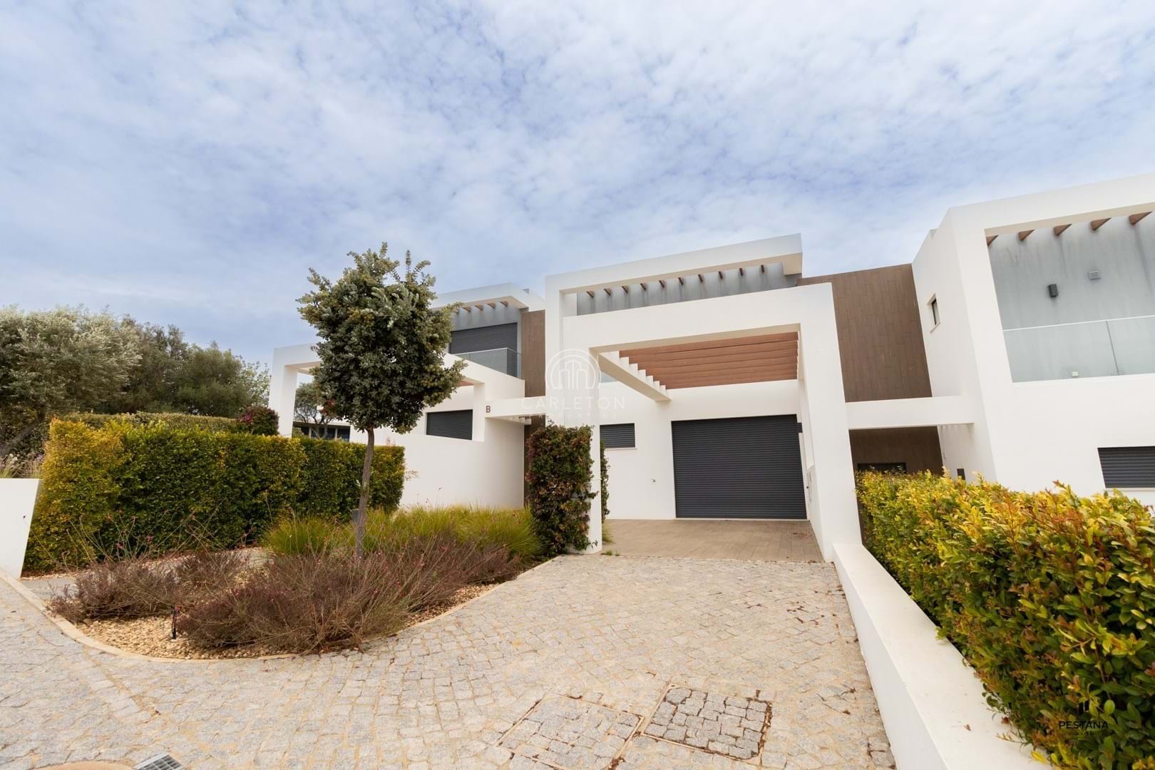 2 bedroom townhouse with golf course views in the Silves Golf Resort - Algarve