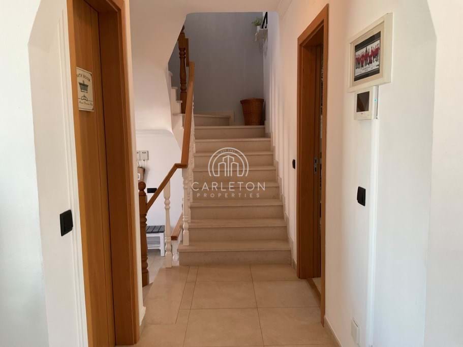 Fantastic 2 bedroom townhouse located in a good residential area in Alcantarilha, close to all amenities and beach