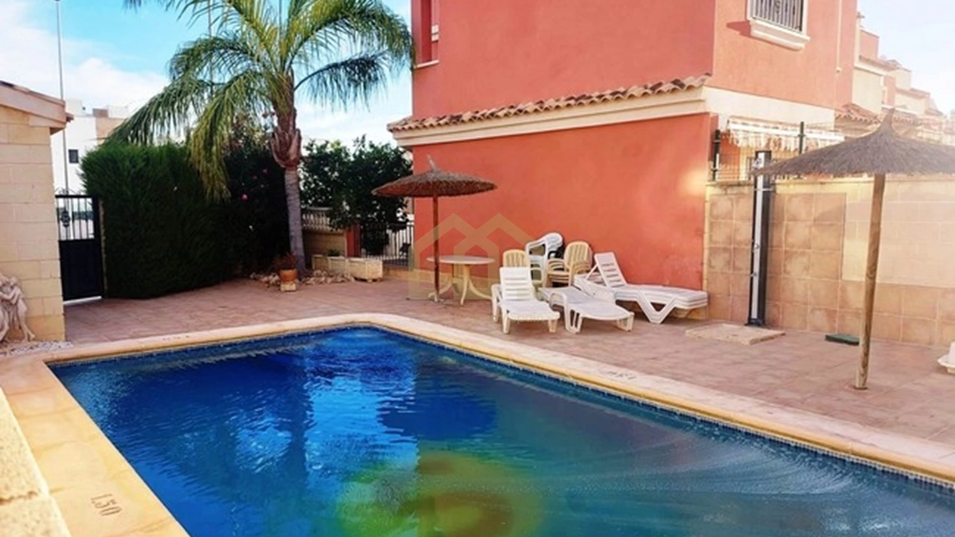 Orihuela, Villamartín, Duplex apartment, CPL1/176, Wonderful townhouse in Villamartin with proximity to all services and communal pool.