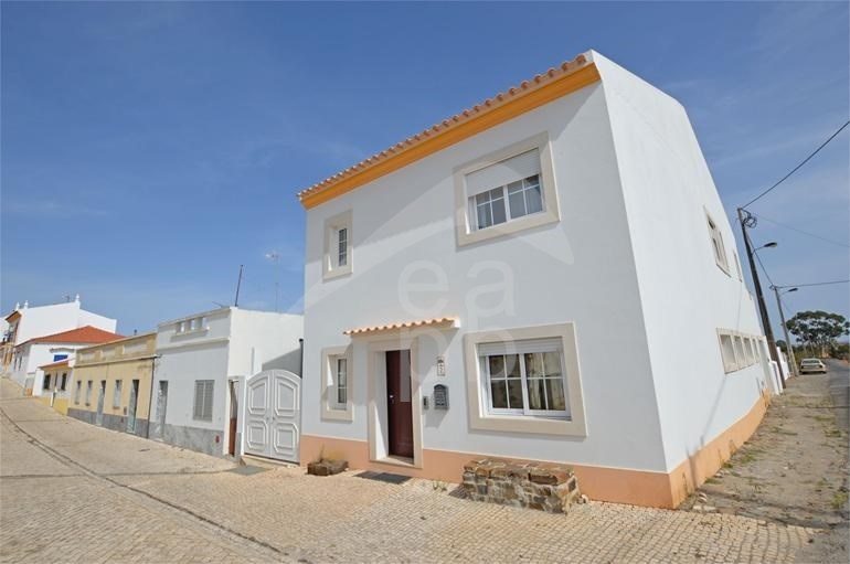 5 Bed Semi Detached  Townhouse with swimming pool near to Castro Marim