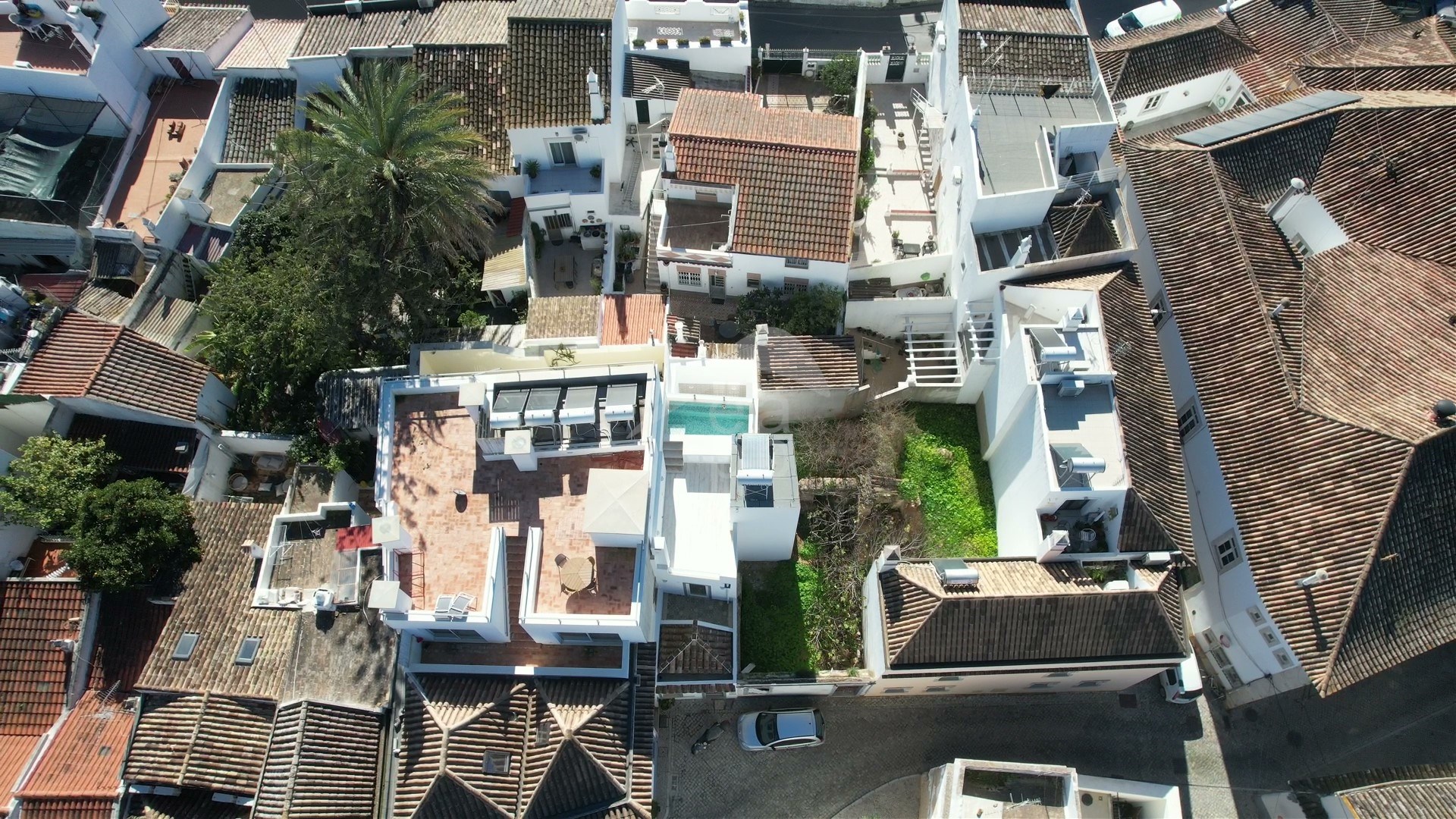 T1+ Moradia Nova com terraços e piscina no último piso em Tavira