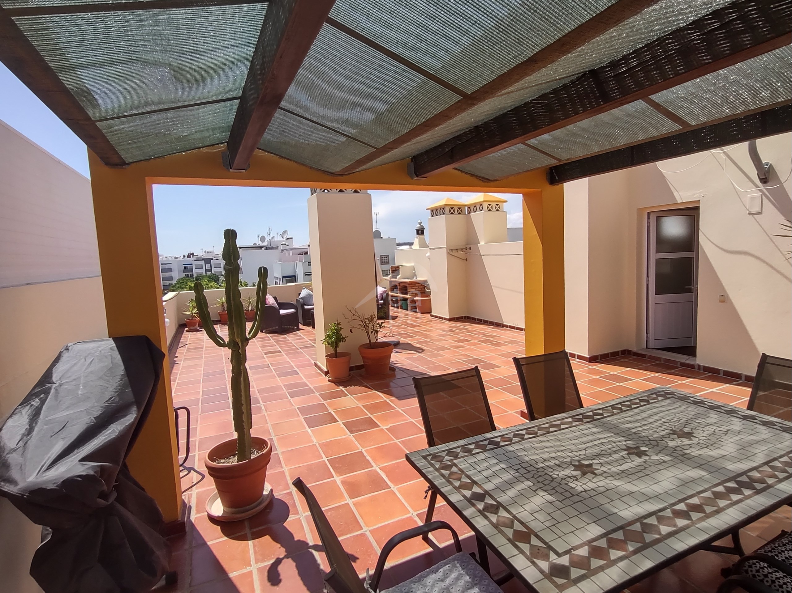 Beautifully presented T2 Apartment with private roof Terrace .. Tavira 