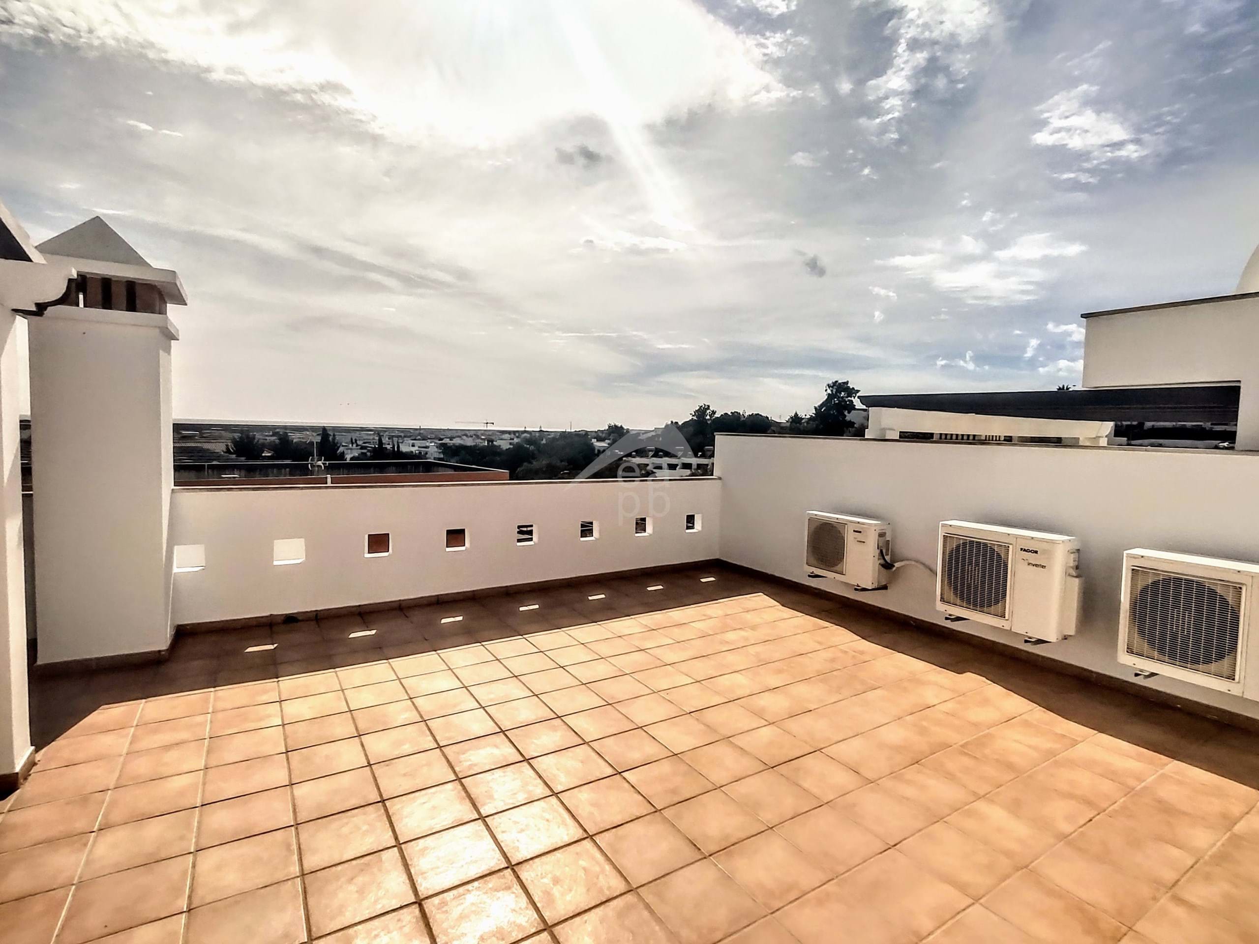 Superb T3 + 1 Townhouse with excellent terraces and large garage in Tavira!