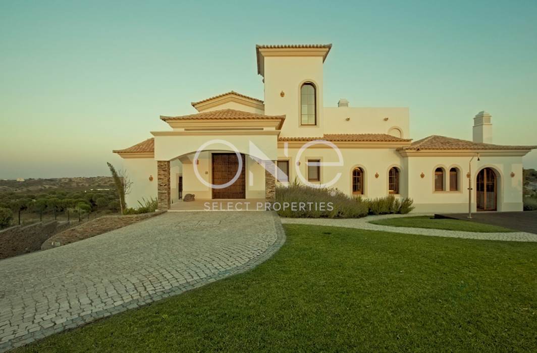 driveway to house with 5 bedrooms in monte rei