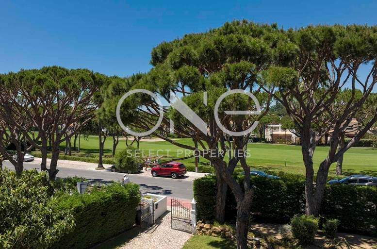 driveway views of golf course in vale do lobo