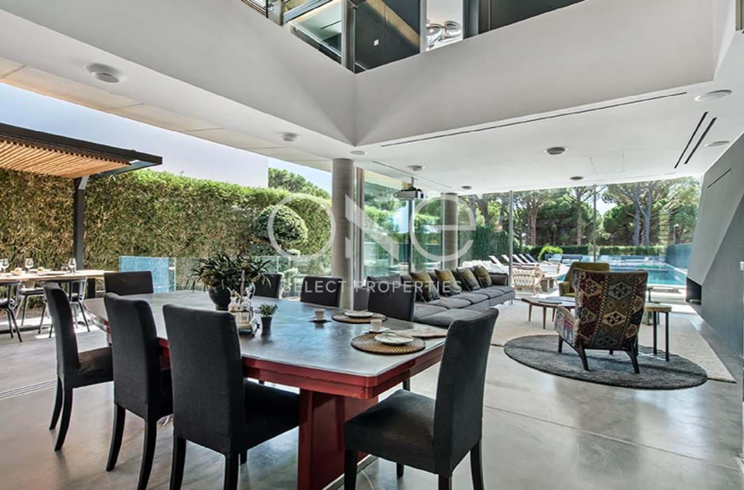 dining room with access to outside patio and pool
