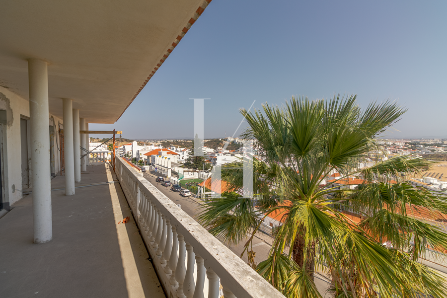Penthouse T4 with unique view over Albufeira and the sea