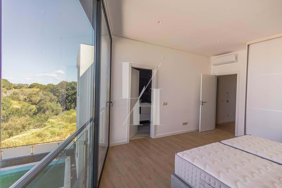 Modern attached 4 bedrooms Villa -Condominium Branqueira-Albufeira